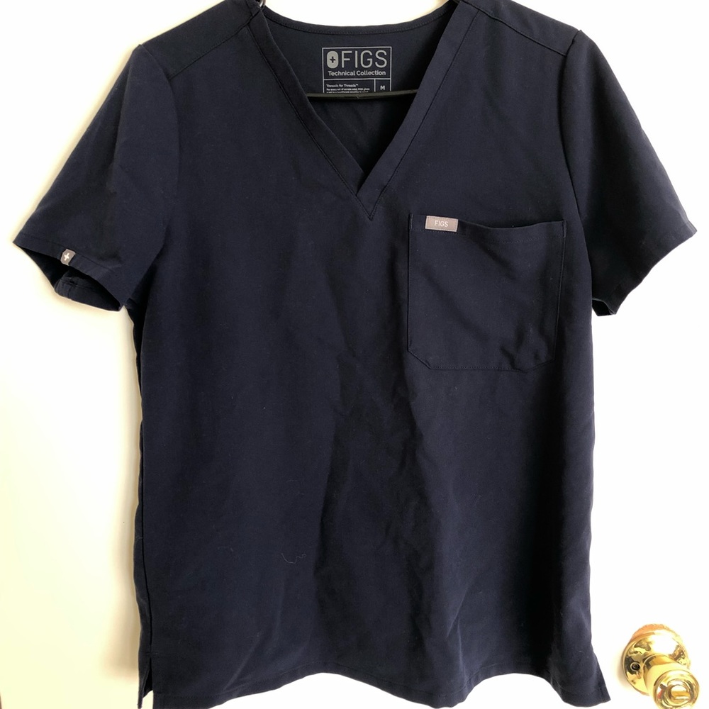 Figs scrub top gently worn